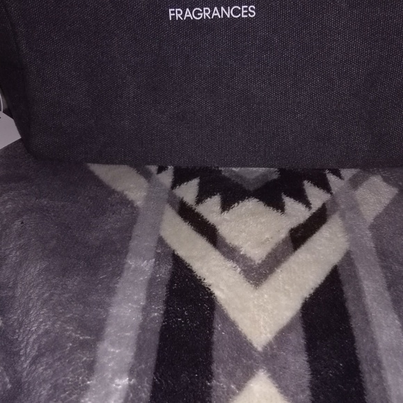 Calvin Klein - Picture 3 of 3